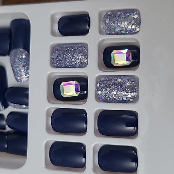 3D Rhinestone & Glitter Press on Nails - Picture 15 of 17